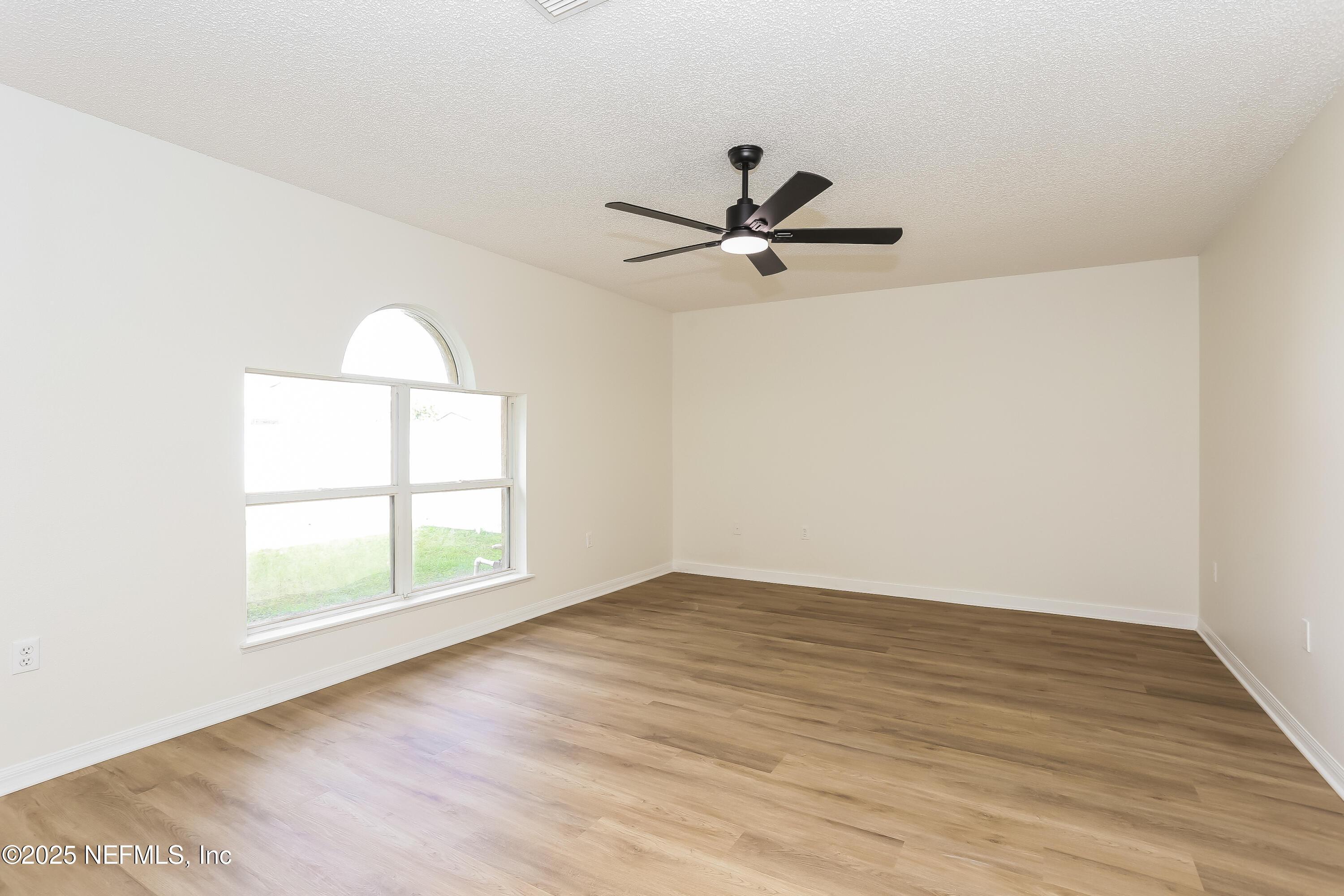 Image 2: Living Room-14896596