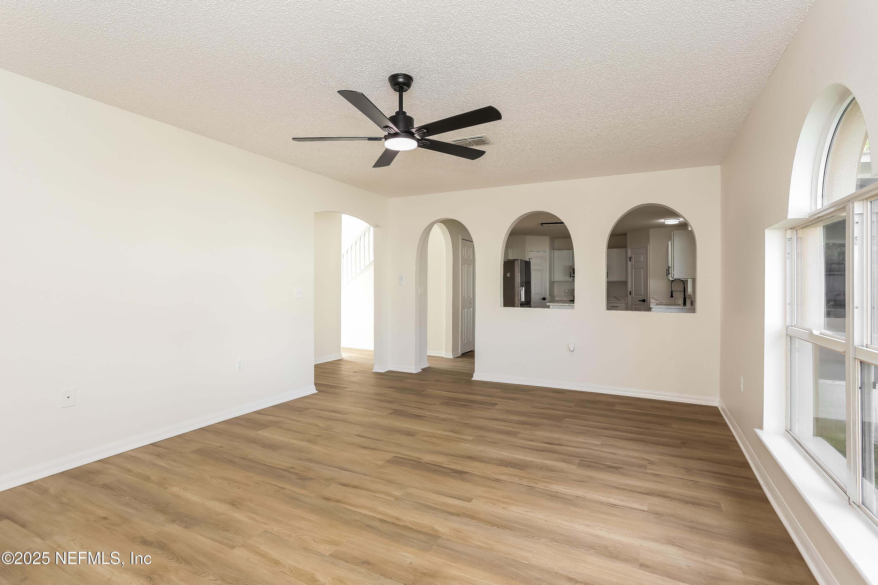Image 3: Living Room-14896598
