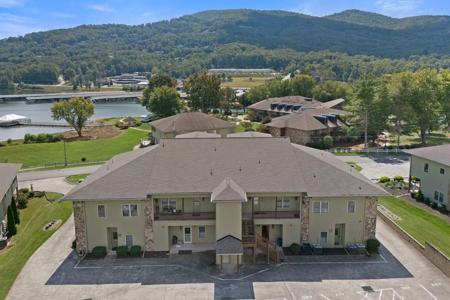 1649 C Lakeview Dr