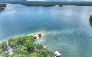 706 LAKE DRIVE