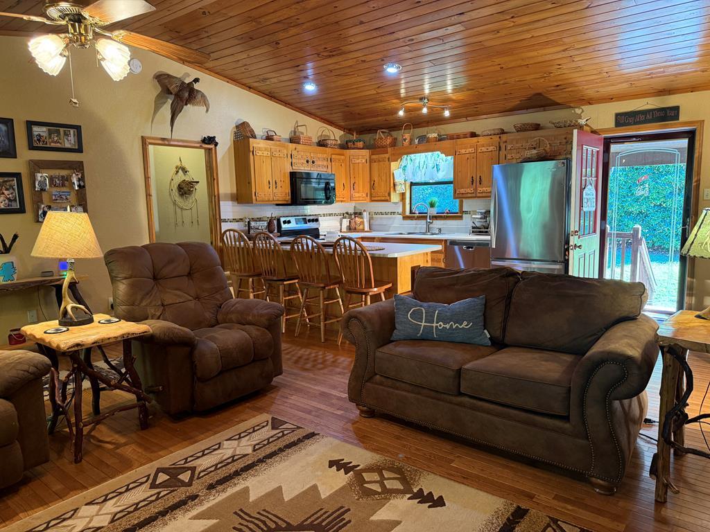 Image 4: Open Concept Living