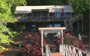 220 GRAPEVINE LANE