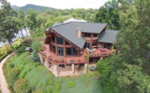 1664 STONECREST CIRCLE