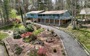 132 COLLINS HOLLOW COVE