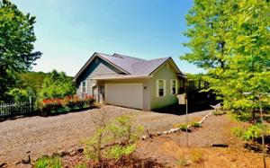 194 LAKEVIEW DRIVE