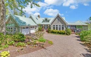 2423 RIDGEWAY DRIVE