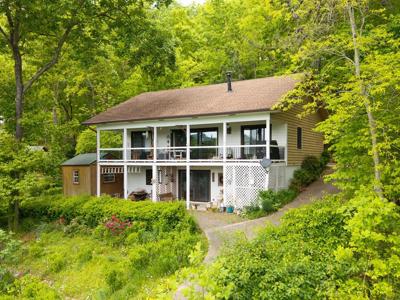 569 Sunnyside Shores