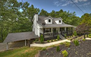 512 LAKEVIEW CIRCLE