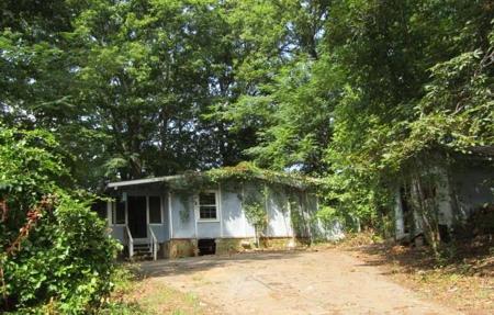 2401 Lakeview Dr