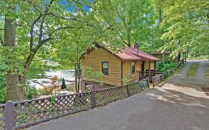 950 DOGWOOD TRAIL