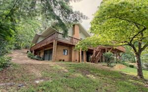 451 TWIN OAKS RD