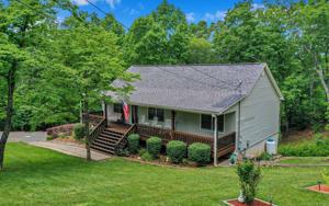 220 LAKEVIEW CIRCLE