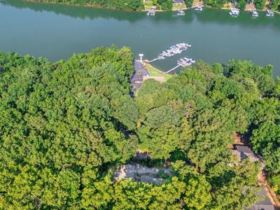 829 Lakeside Drive