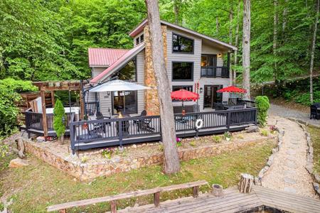 28 Rowland Pointe