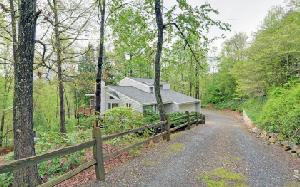 101 WOODLAND LANE