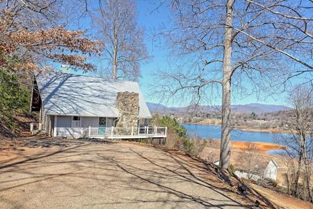 550 Lakeview Lane