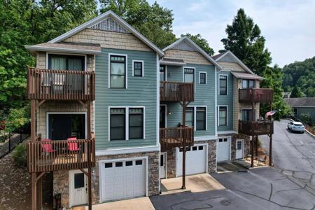1411 Lakeside Road #902