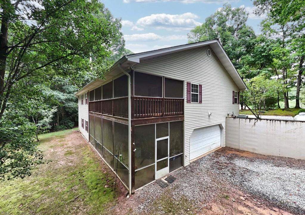 Image 2: Upper and Lower Screened Porches