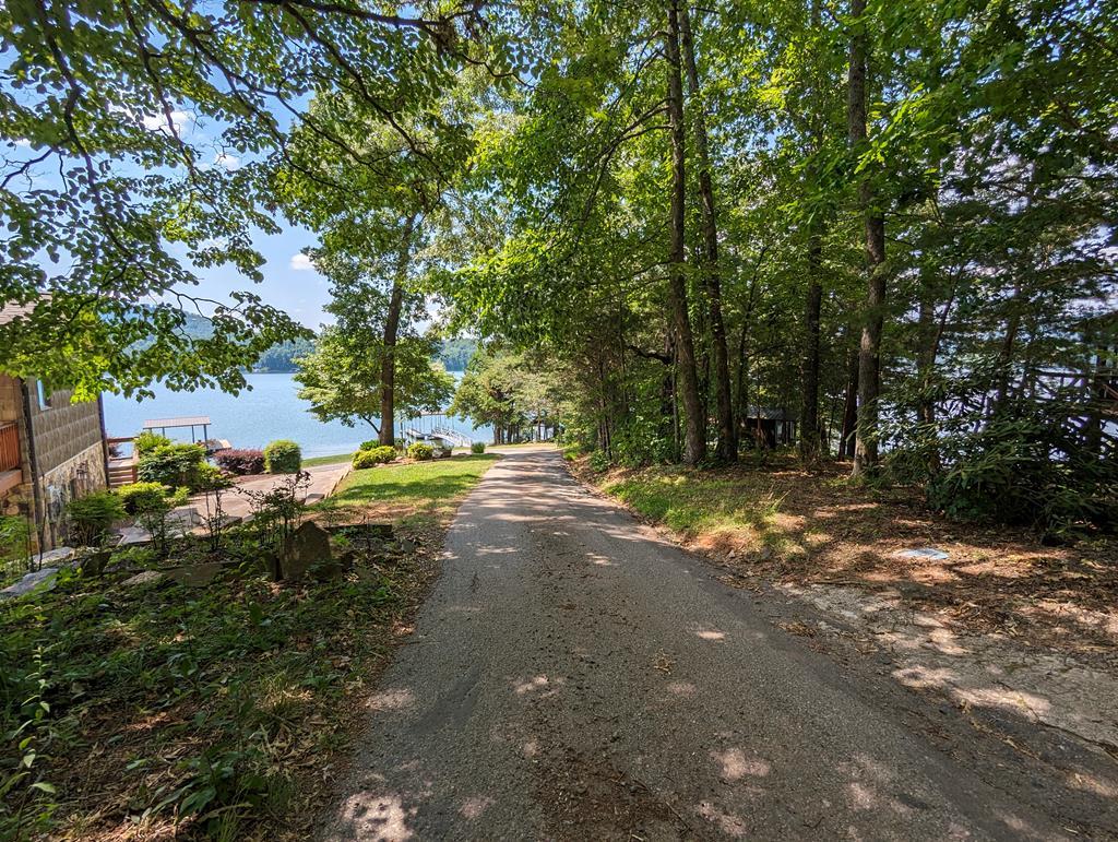 Image 2: Short Distance to Lakefront Private Dock