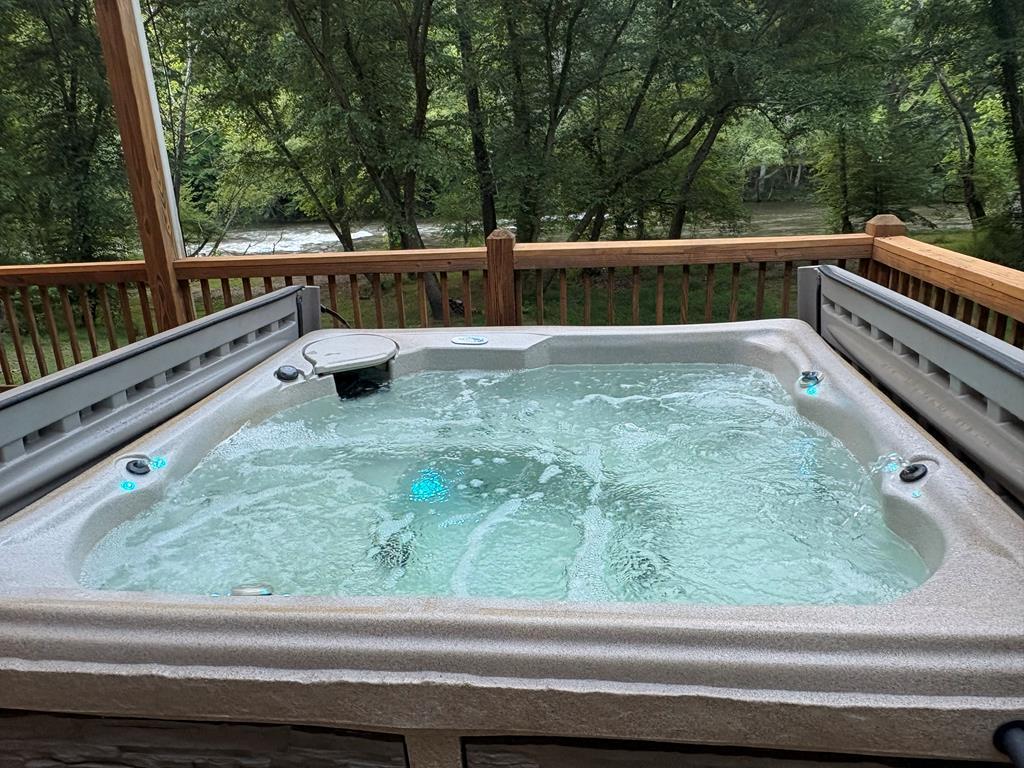 Image 2: Relax - You are on Hiwassee River time!