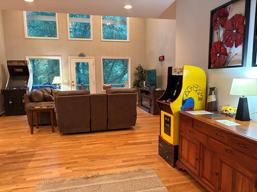 Image 4: Enjoy the Spacious Great Room