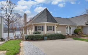 654 WATERS EDGE COVE
