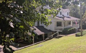 512 LAKEVIEW DR