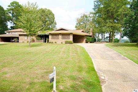 214 DOGWOOD LANE