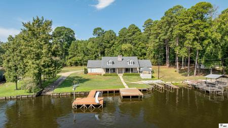 290 LAKESIDE ROAD