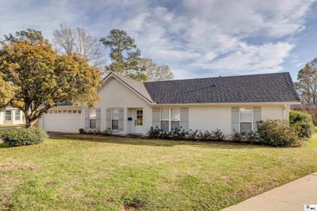 2704 LARCHMONT CIRCLE