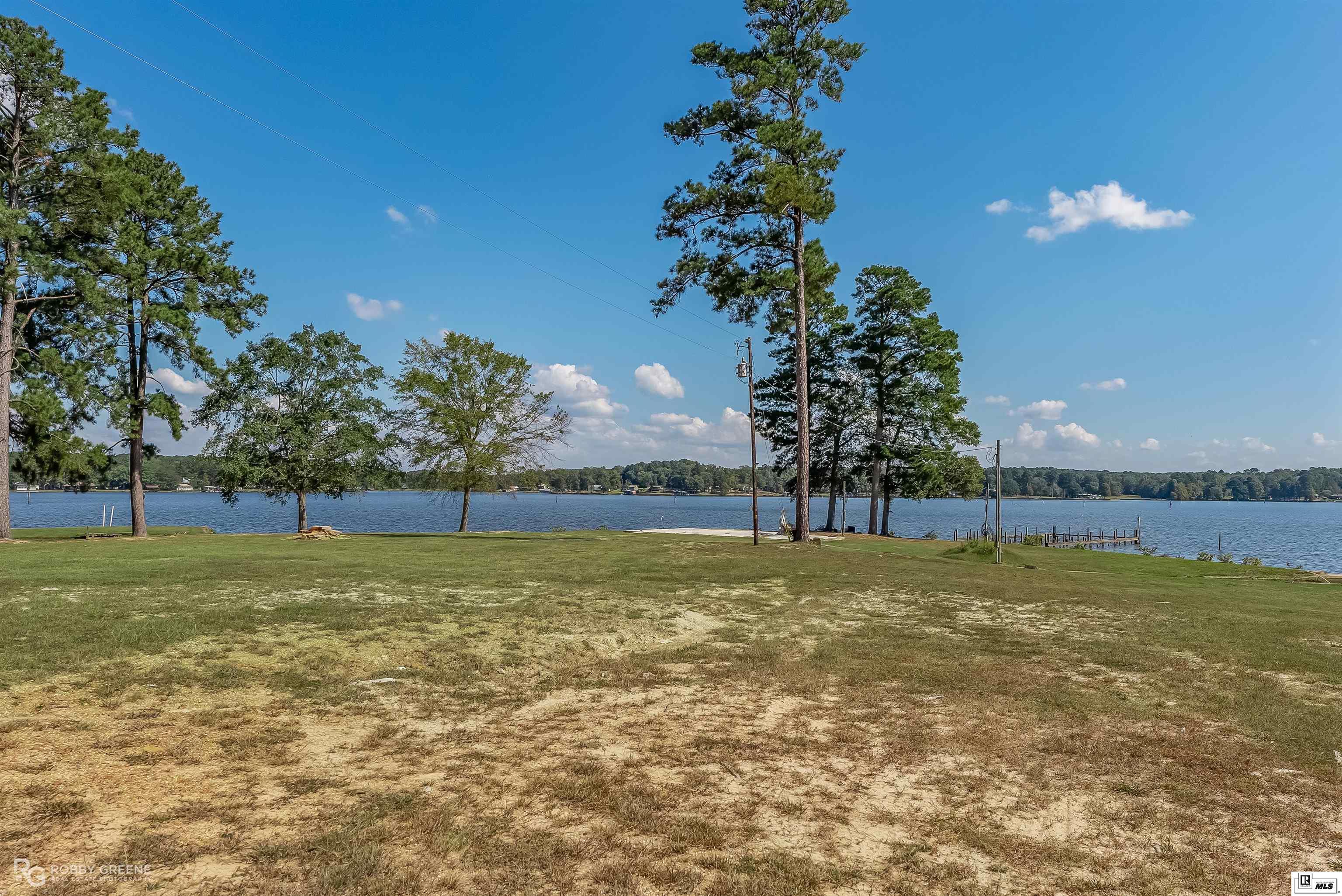 Image 1: Absolutely stunning views of the lake with approx. 2.76 acres