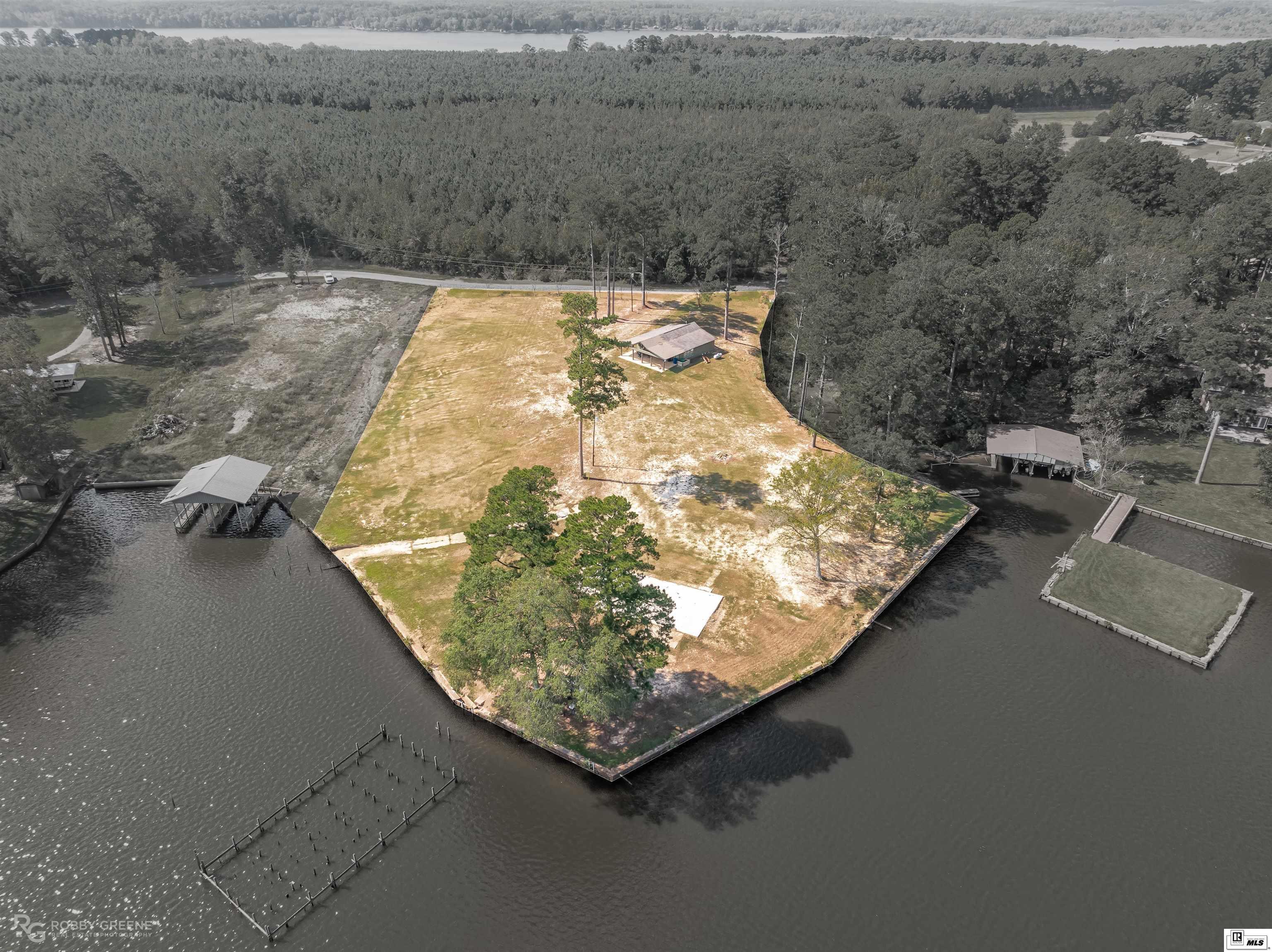 Image 2: Highlight represents approximate area for sale - features 2 boat launches