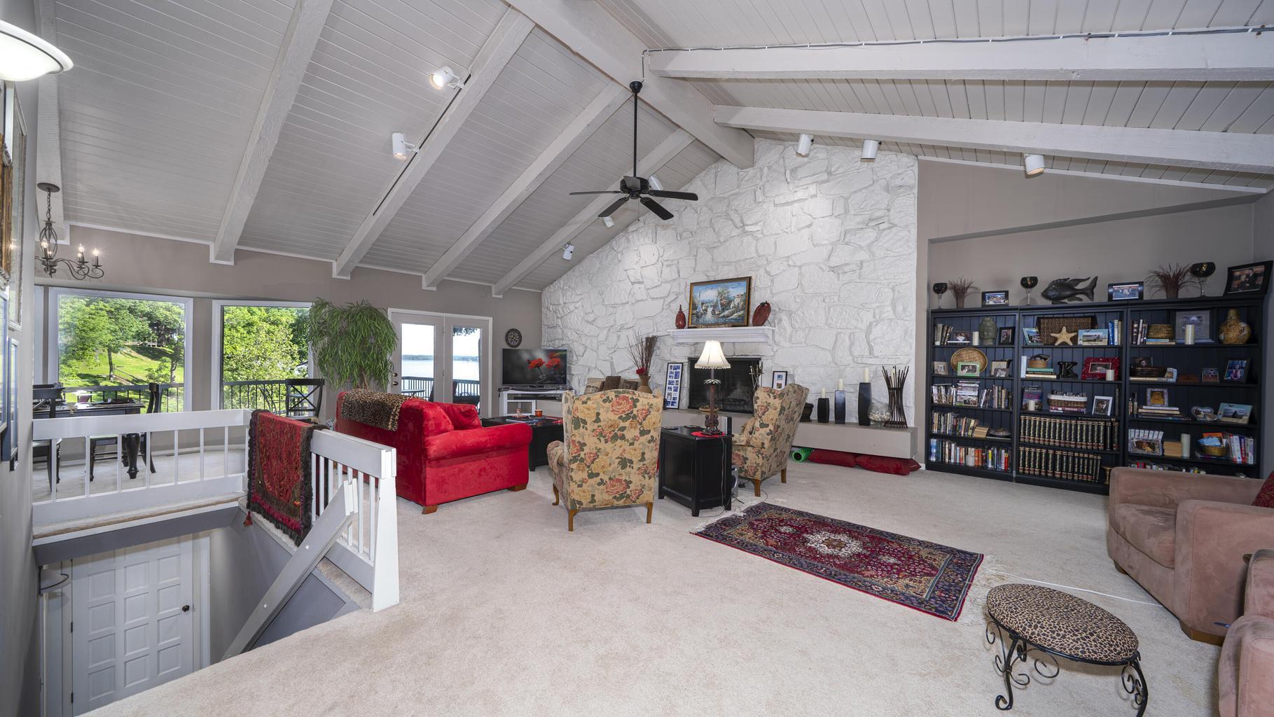 Image 2: Living Area