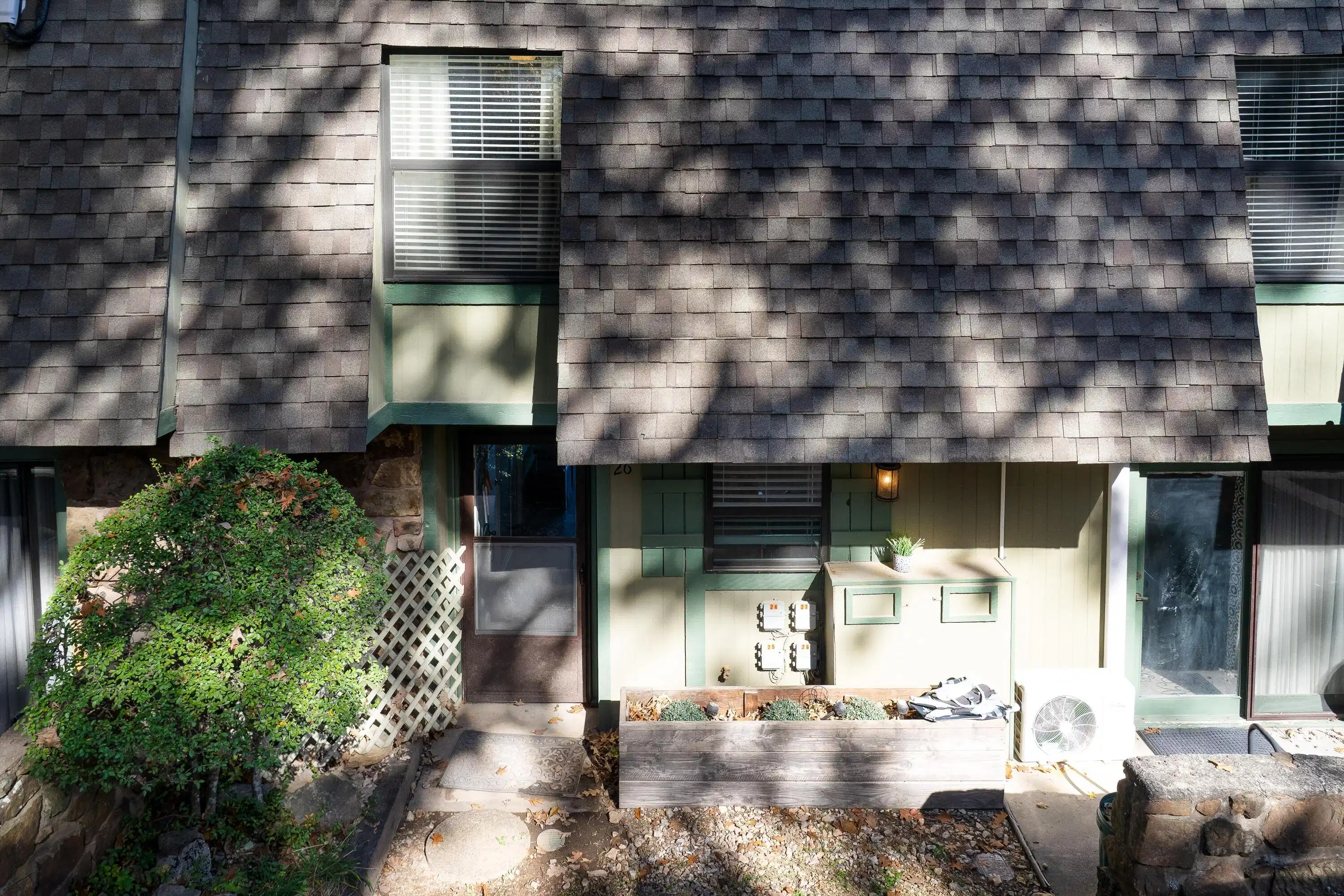 Image 1: Lakefront Unit 26