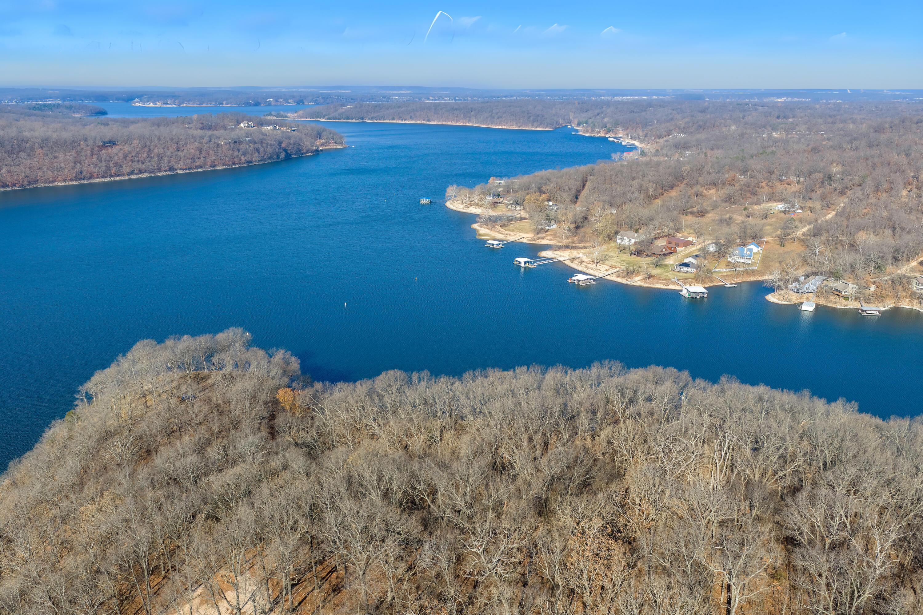 Image 1: E-view to lake