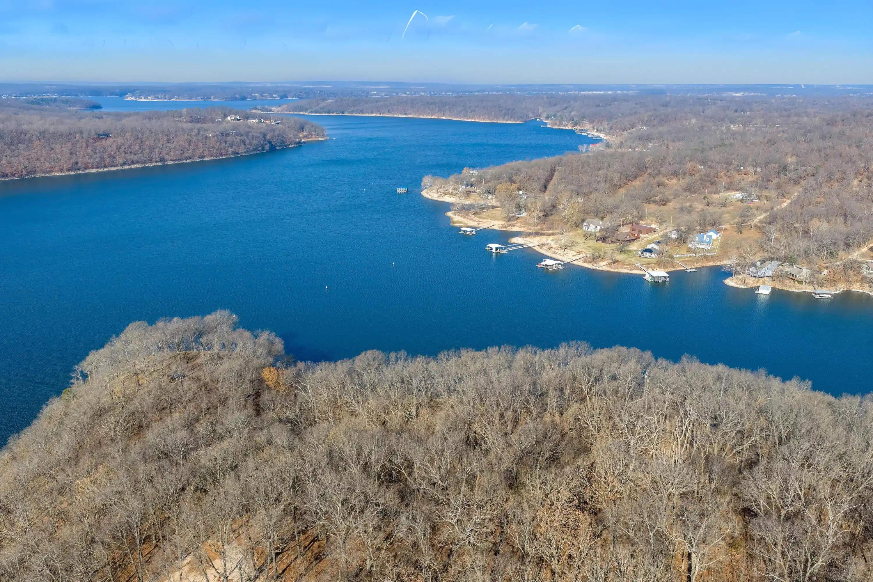 Image 1: E-view to lake
