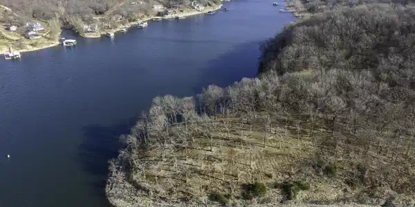 Image 4: E-view into cove