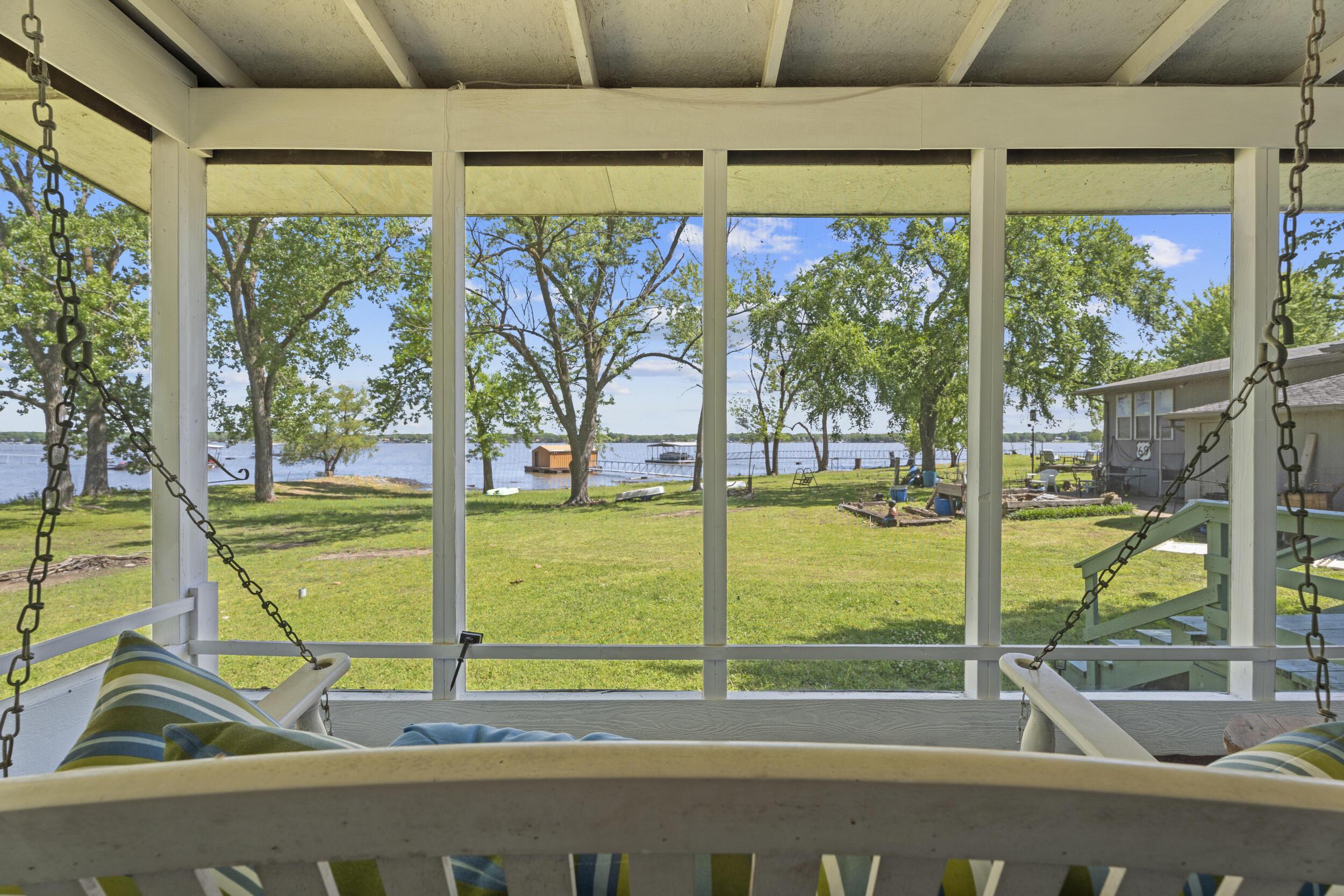 Image 4: Screened in porch