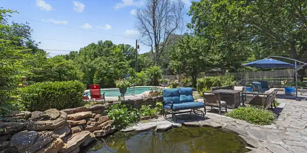 Image 3: Pool & Water Feature