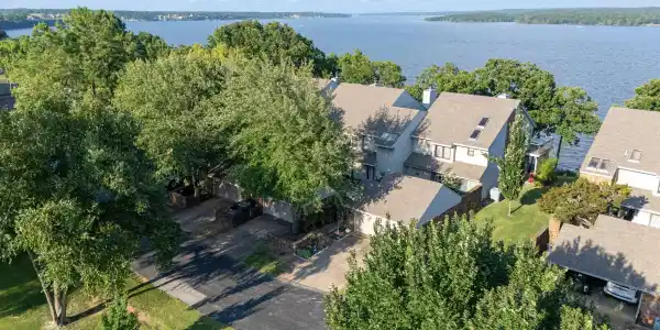 33601 Dogwood Cliff