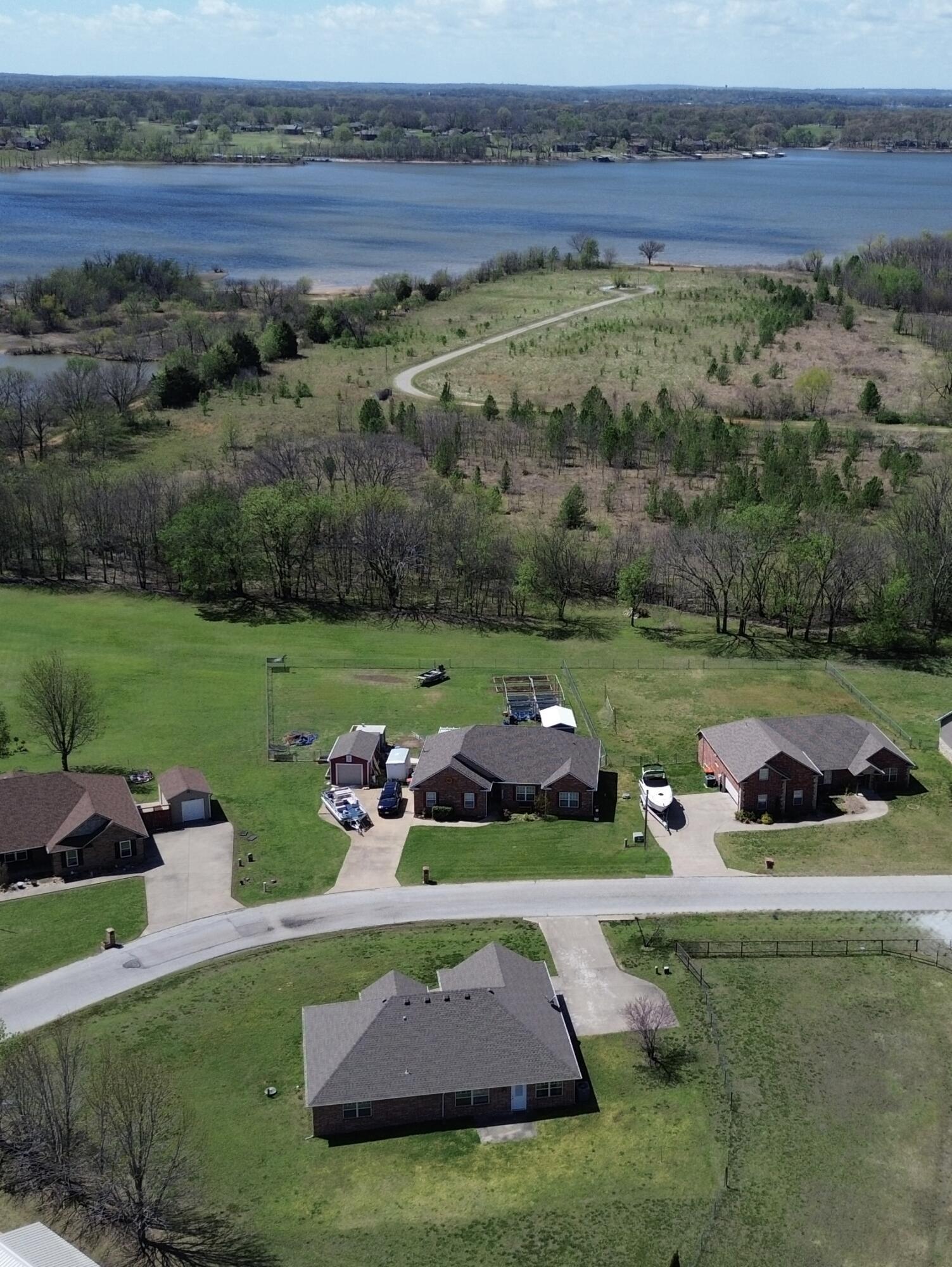 Image 4: Close to Grand Lake