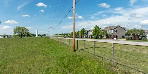 Image 4: S Hwy 125 & E 280 Road