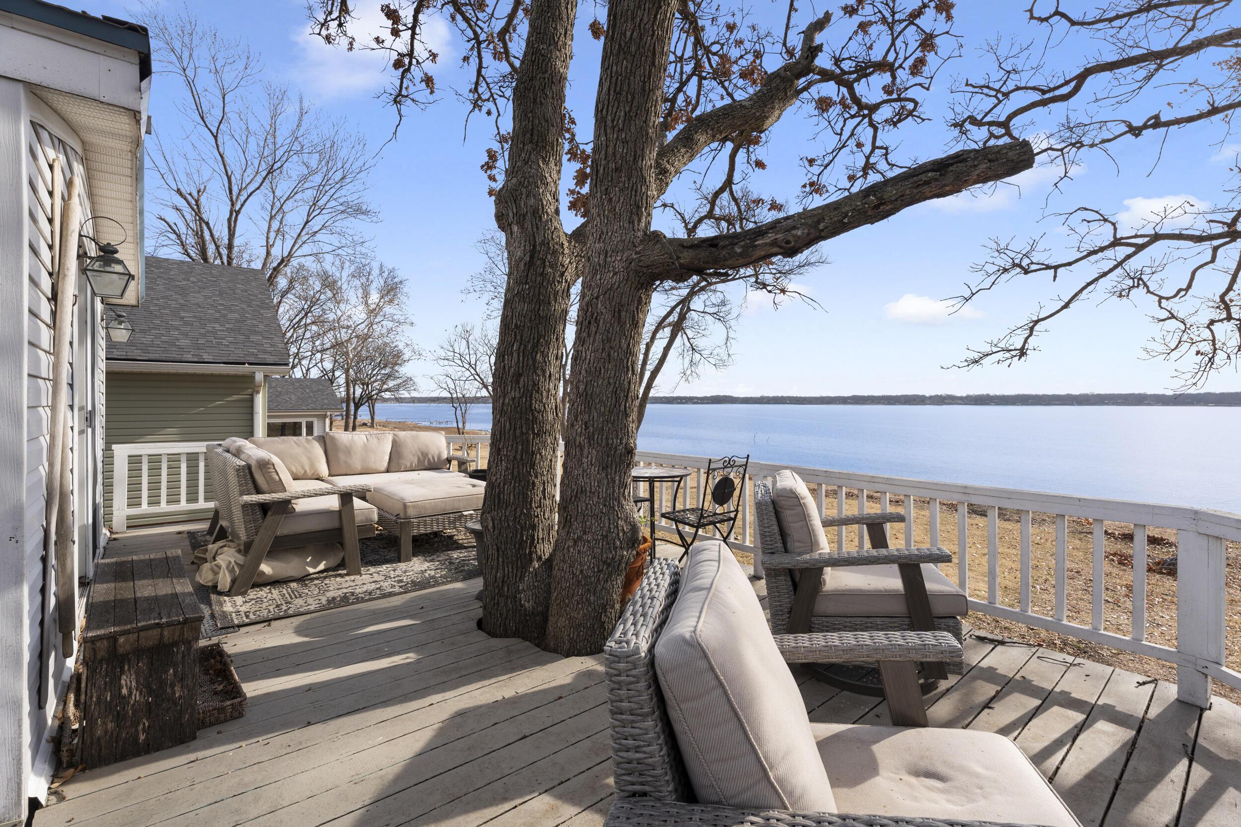 Image 2: Deck