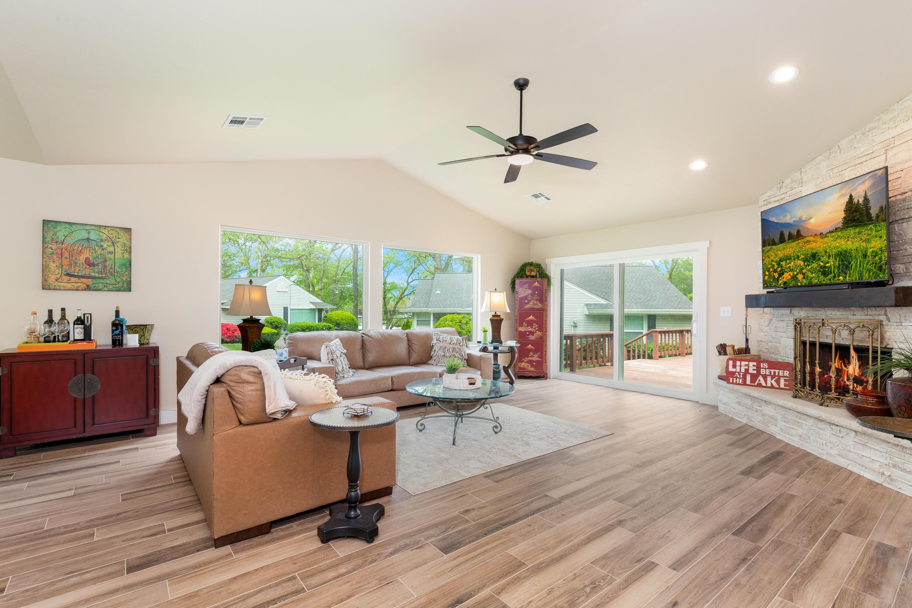 Image 2: Living Area