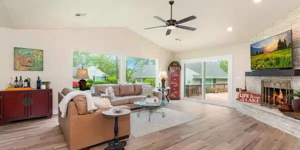 Image 2: Living Area