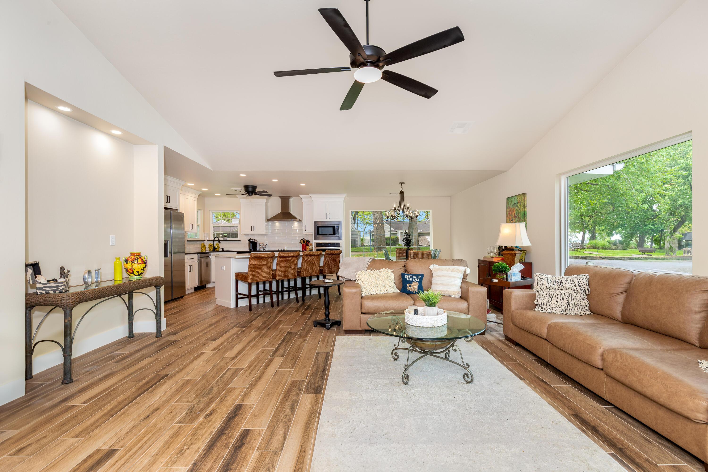 Image 3: Living Area