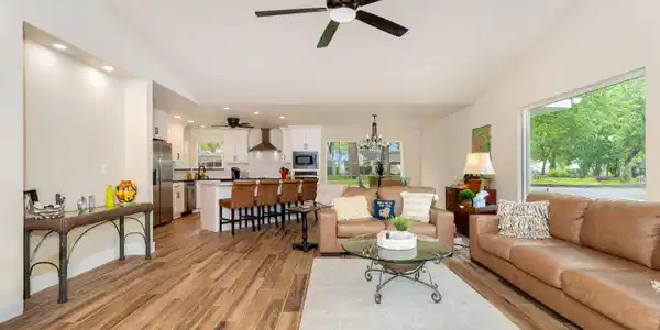 Image 3: Living Area