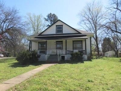 220 E 4th Street
