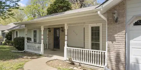 Image 3: Front
