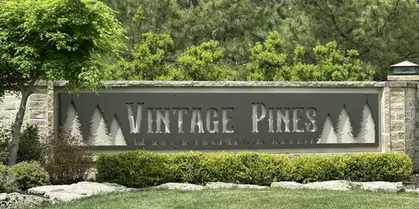 Image 4: Sign